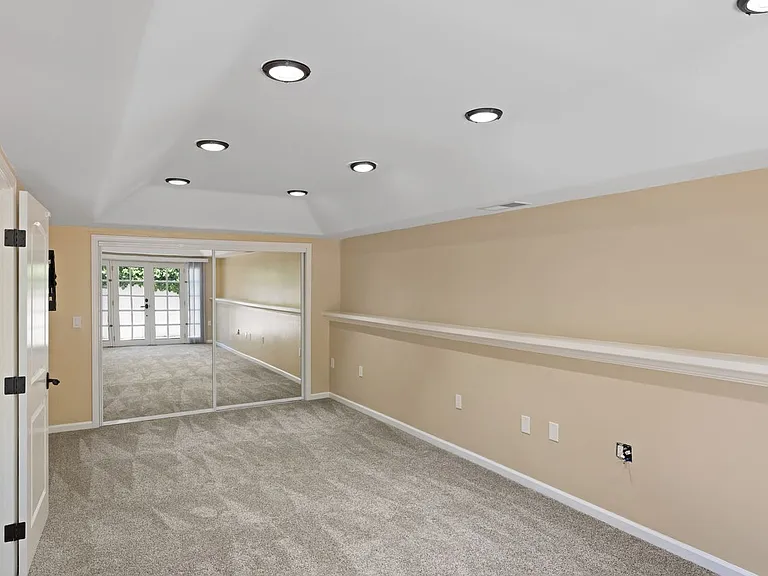 8 Shepherds Pl — Photo 38
