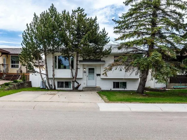 63 W McLevin Cres, Red Deer, AB T4R 1S8