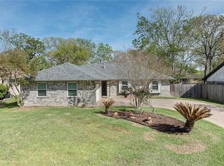 4109 Warwick Ln, Bryan, TX 77802