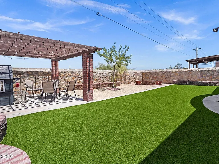 3749 Loma Adriana Dr — Photo 24