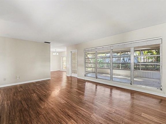 4th image of 521 W Palmeden Dr