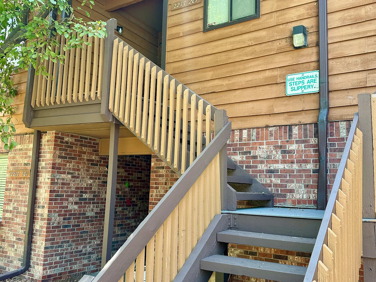2 bed, 940 sqft, $1,555 — Photo 2