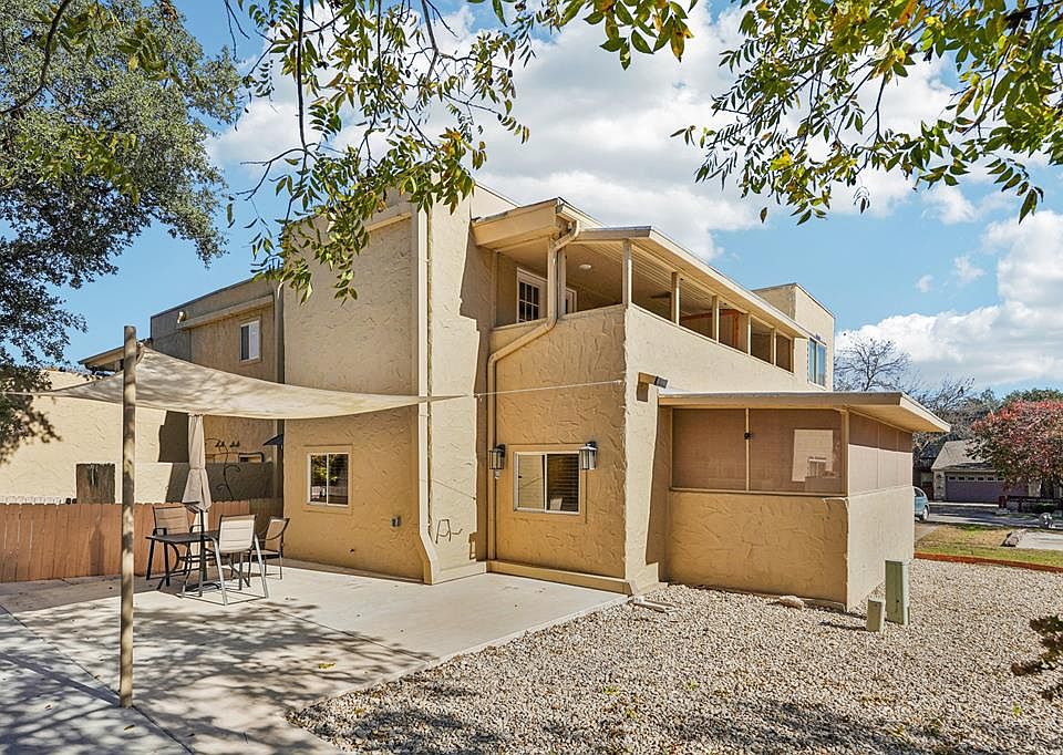 1st image of 531C Sand Bend Dr