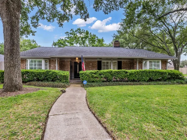 10051 Meadow Lake Ln, Houston, TX 77042