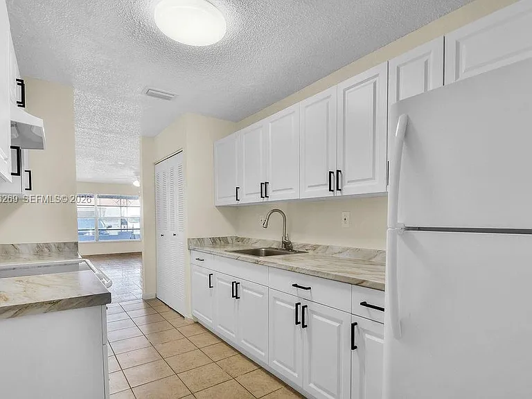 18947 NW 45th Ave #1 — Photo 14