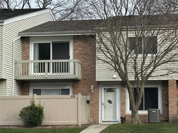 223 Springmeadow Dr Unit E, Holbrook, NY 11741