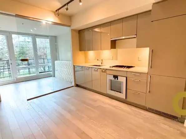 4488 Cambie St #205, Vancouver, BC V5Y 0M2