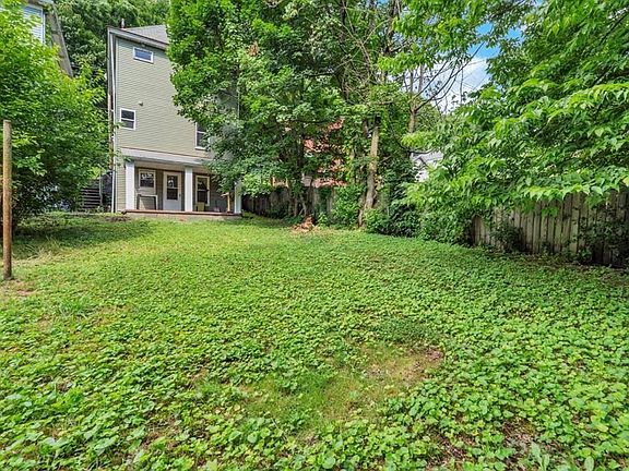 5th image of 403 Beaver St