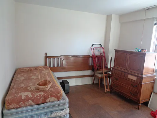 Sold by Thomas Lipovetsky, LREB | media 25