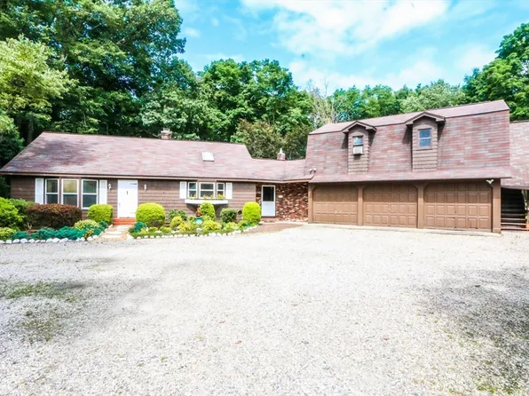 124 Barrington Rd, Longmeadow, MA 01106