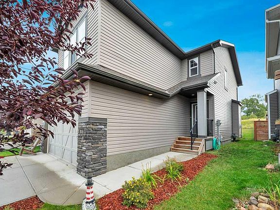 3rd image of 32 W Lakewood Cir