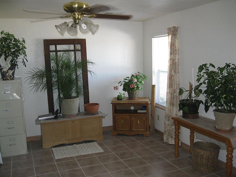 1st image of 106 N Lea Ave