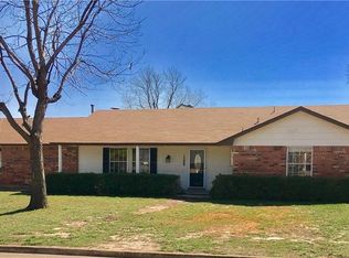 1208 NE 3rd St, Moore, OK 73160