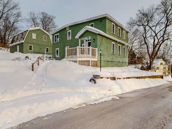 2 Currituck Rd, Newtown, CT 06470