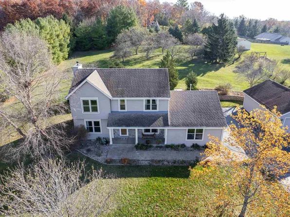 W296S2778 Meghan Ct, Waukesha, WI 53188