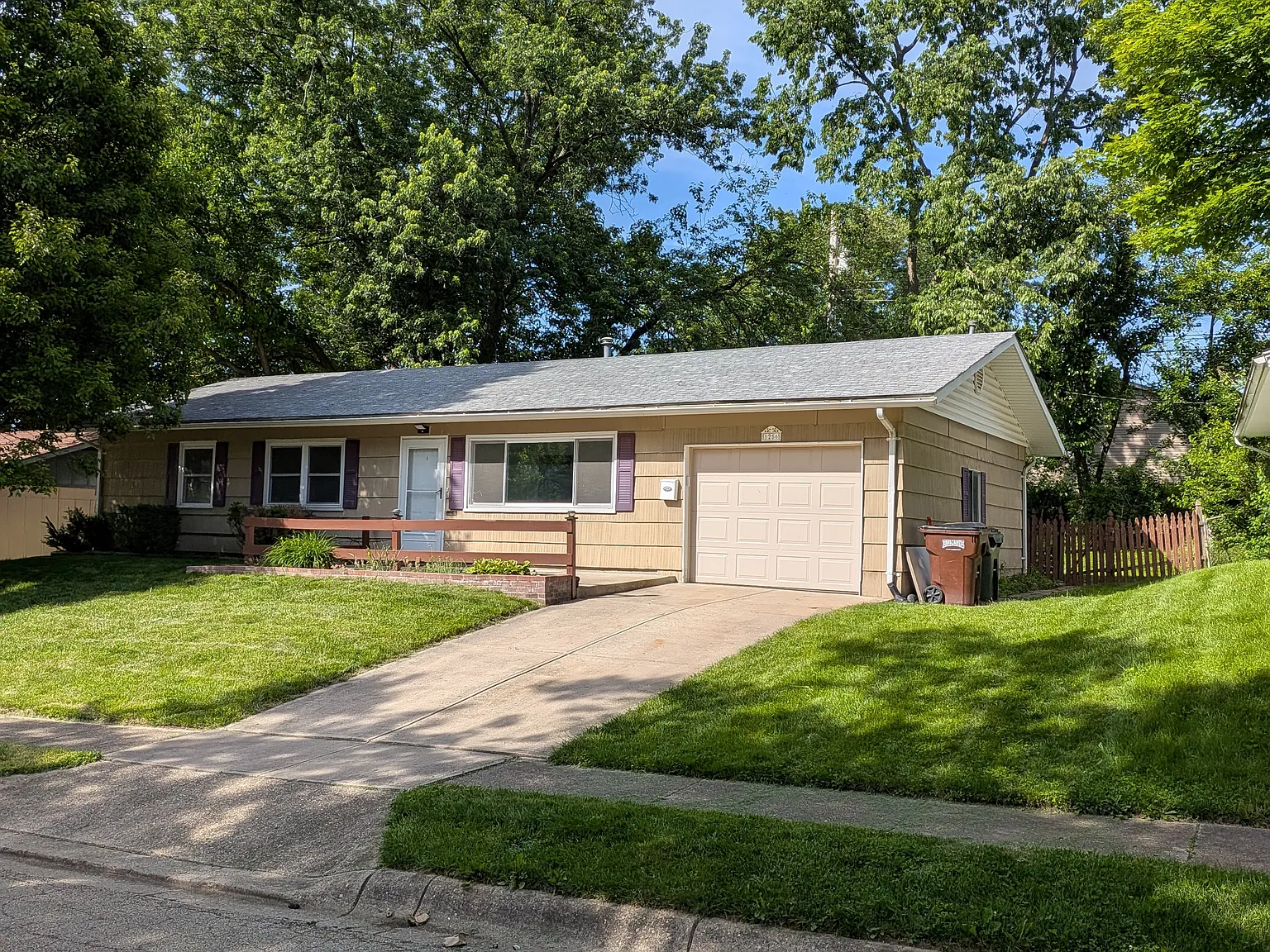3 bed, 1092 sqft, $1,495 — Photo 1