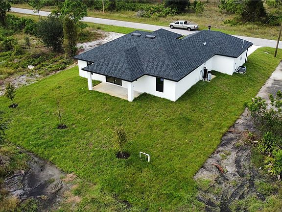 3rd image of 1043 Manta Ave S