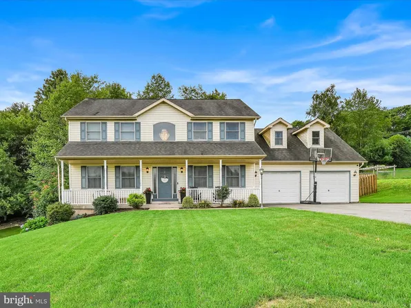 302 Forest Wood Dr, Pottsville, PA 17901