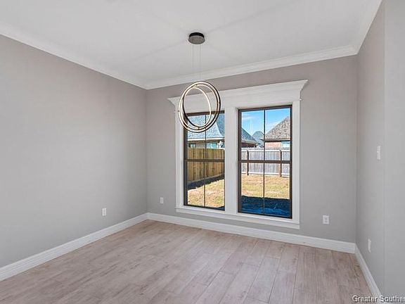 5th image of 2528 S View Dr