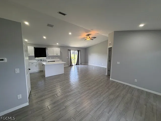 4 bed, 2.0 bath, 1571 sqft, $1,900 — Photo 2