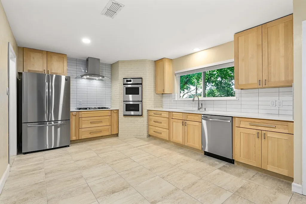Building Photo - 9007 Viking Dr