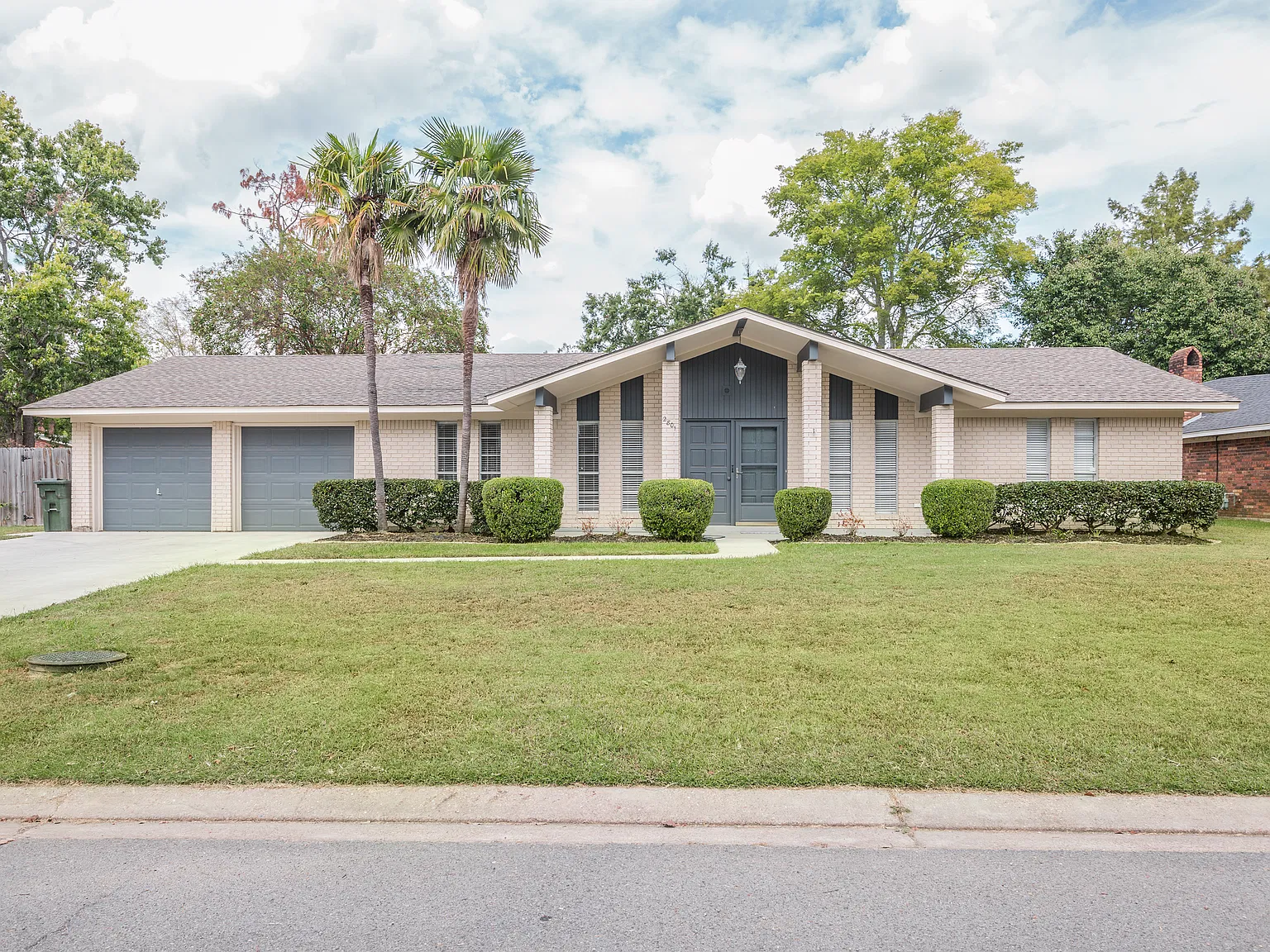 4 bed, 2093 sqft, $3,000 — Photo 1