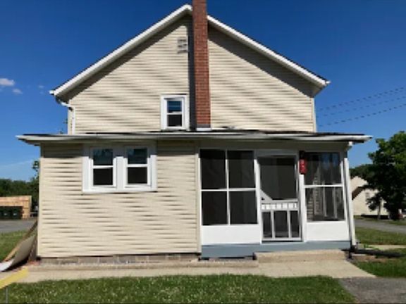 2nd image of 482 W Bainbridge St