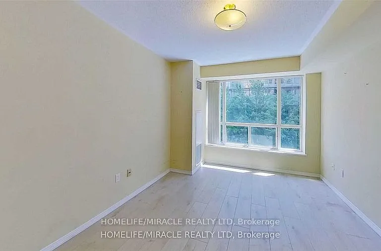 887 Bay St #304 — Photo 21