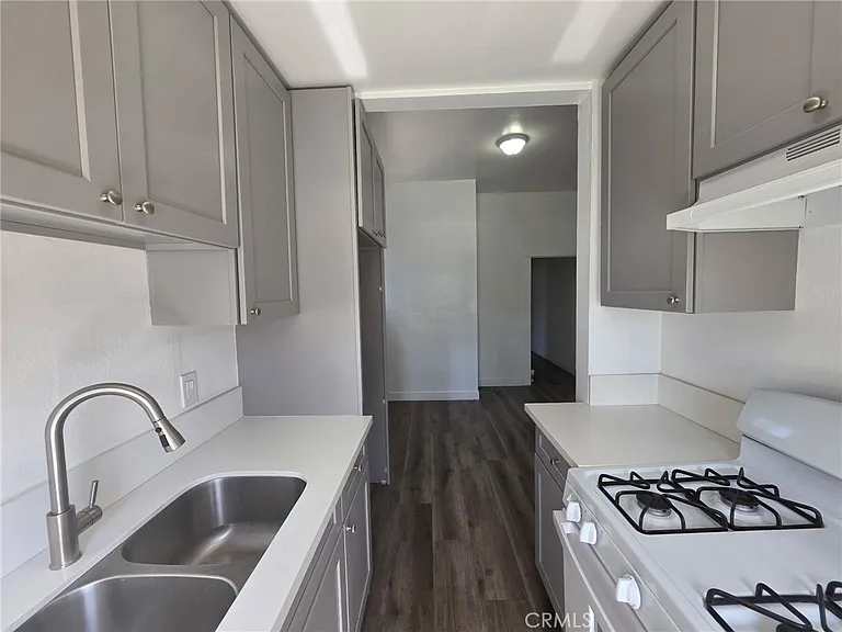 2223 E 2nd St #1 — Photo 3