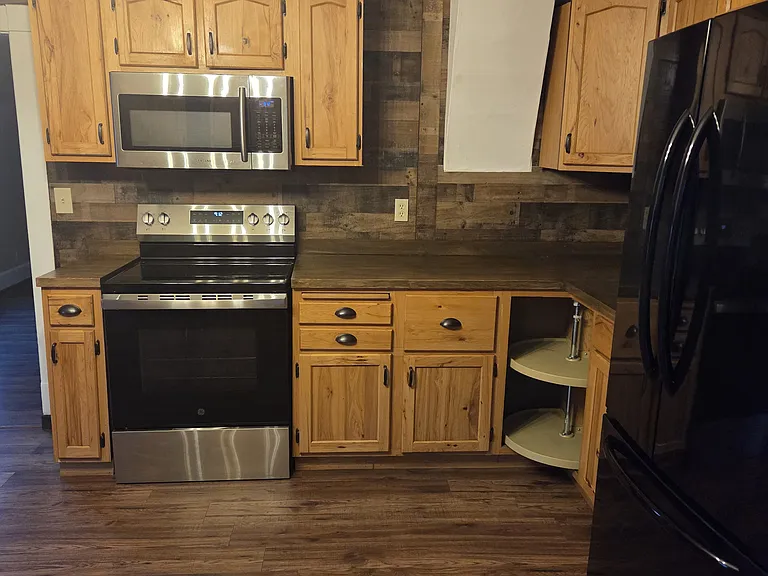 504 N Main St — Photo 14