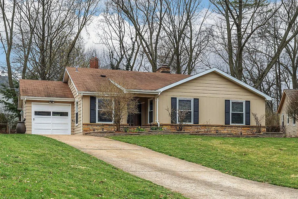 566 Drury Ln photo 1