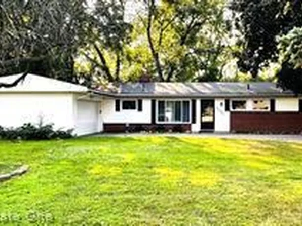 32305 Shrewsbury St, Farmington Hills, MI 48334