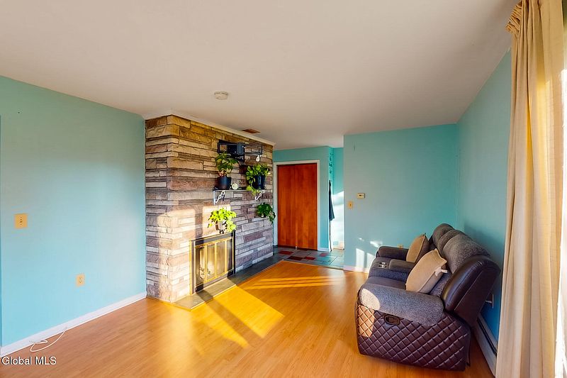 3rd image of 1 Crown Terrace