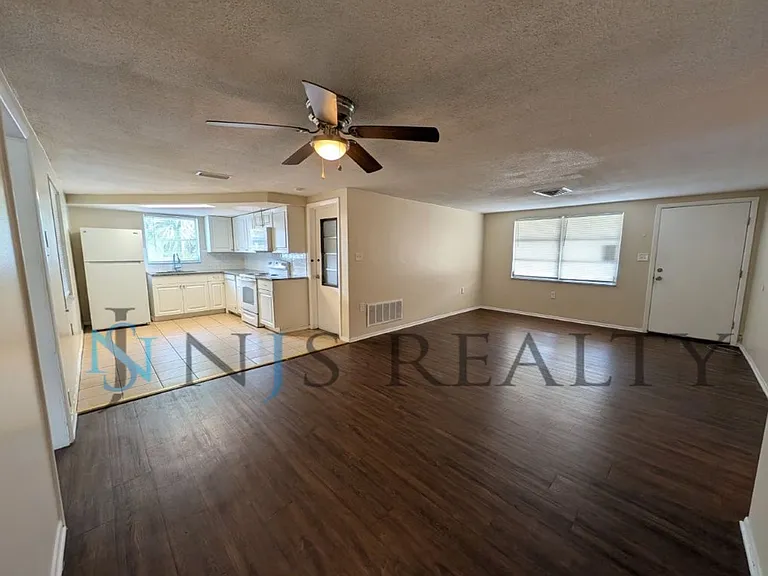 9520 Gray Fox Ln — Photo 4