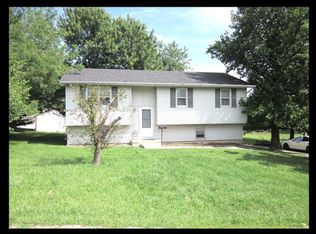 825 Locust St, Macon, MO 63552
