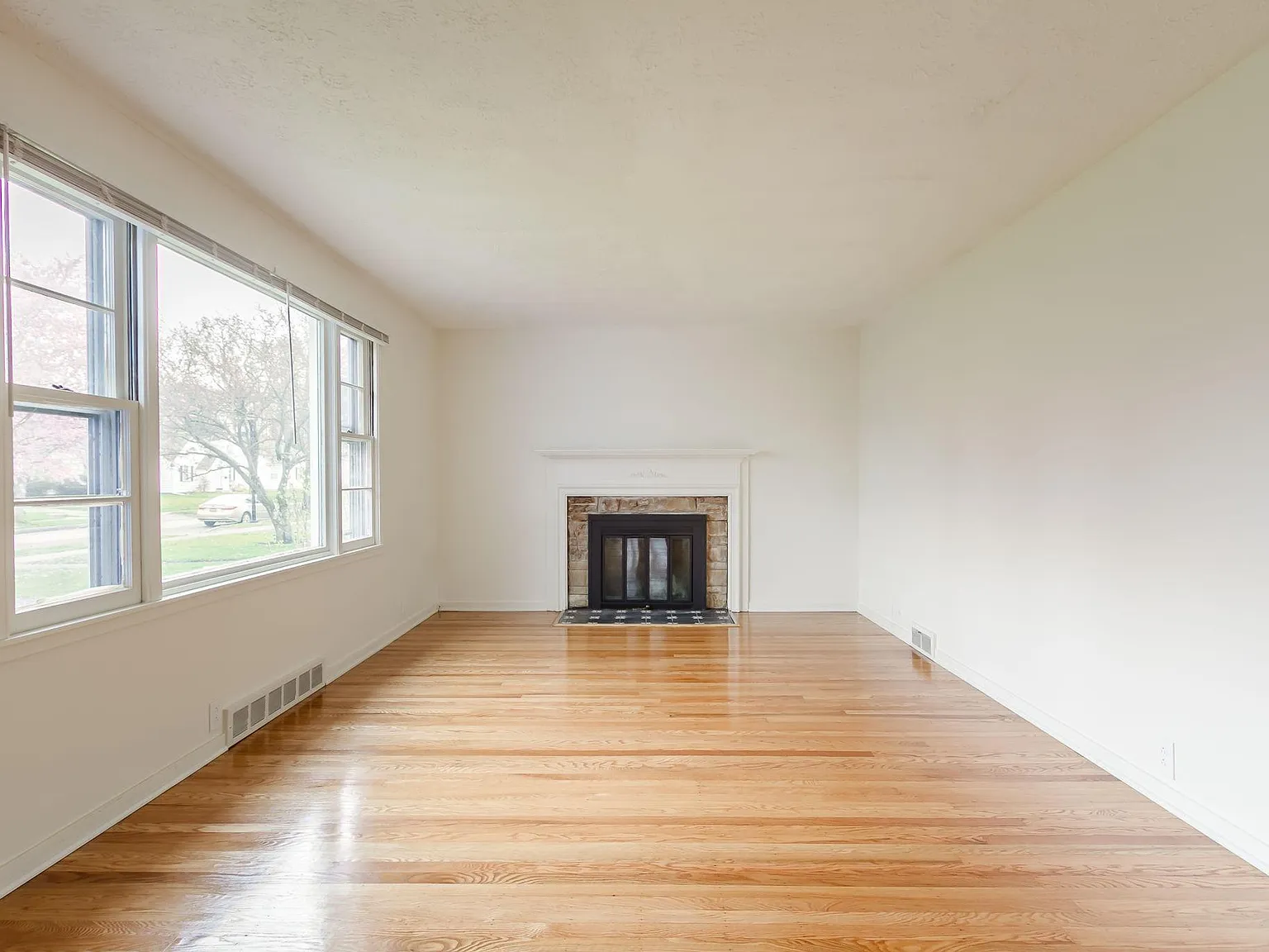 3 bed, 1452 sqft, $2,475 — Photo 4