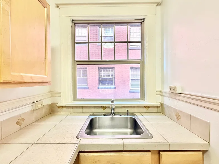 2109 NW Irving St #203 — Photo 2
