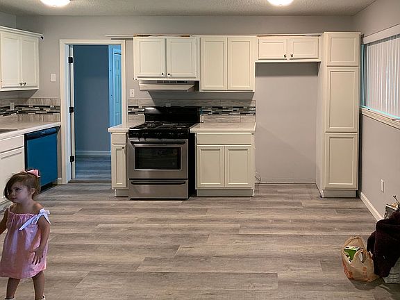 3rd image of 30622 Shannon Dr