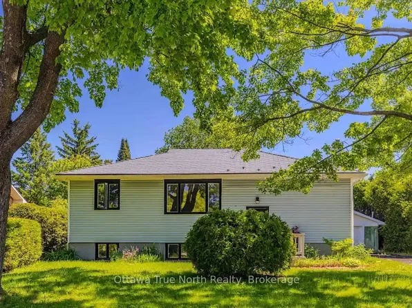 35 Tauvette St, Ottawa, ON K1B 3A1