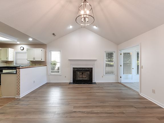 3rd image of 989 Portabella Ln