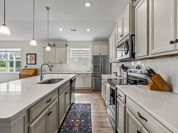 5th image of 531 Pier Ct.