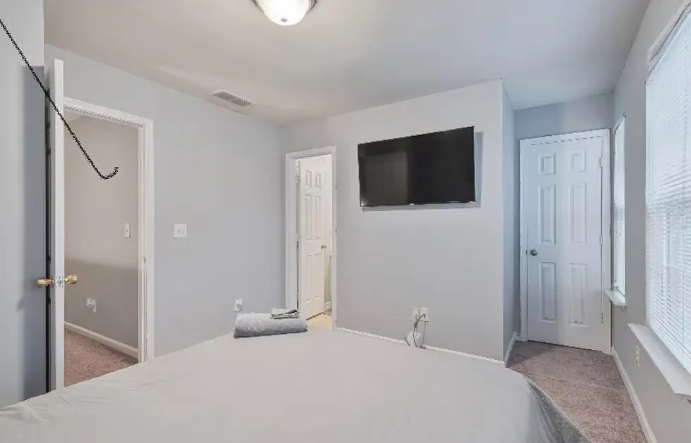 741 Crestwell Cir SW — Photo 2