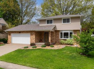 4390 Aspen Hills Cir, Bettendorf, IA