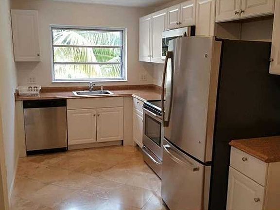 3rd image of 1900 Meridian Ave APT 302