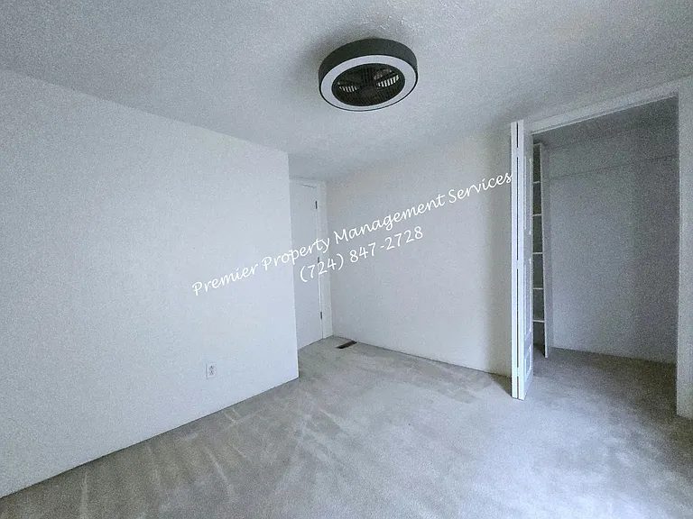 455 E Jefferson St — Photo 8