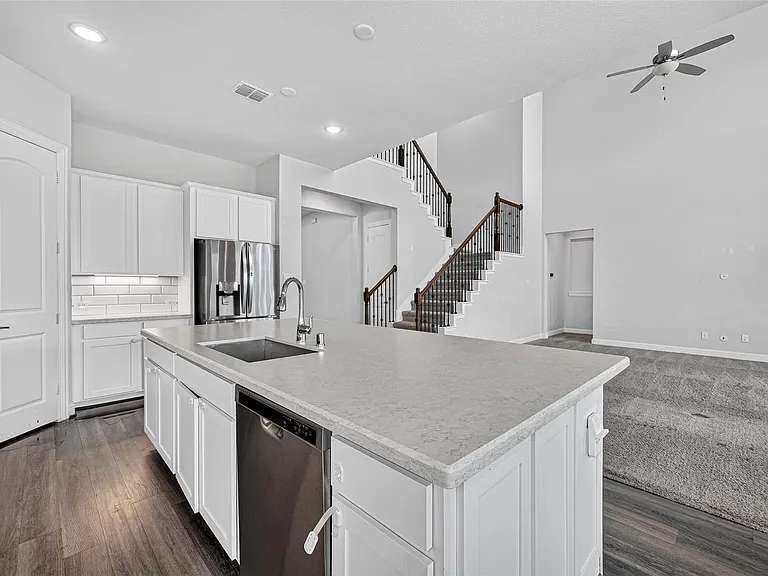 24419 Avanti Dr — Photo 20