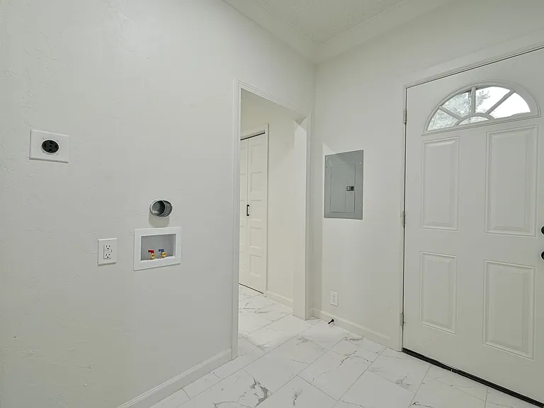 1017 NE 16th St — Photo 14