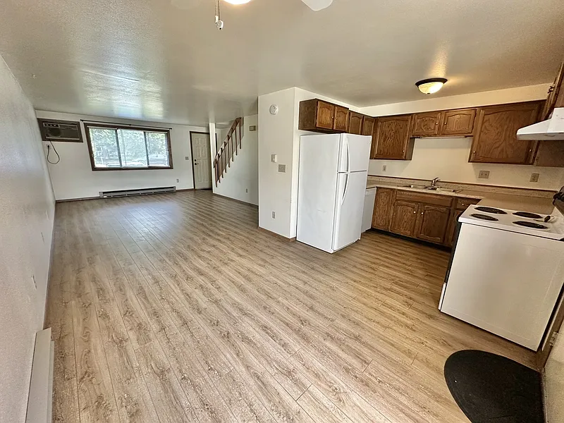 2 bed, 1.0 bath, $1,199 — Photo 2