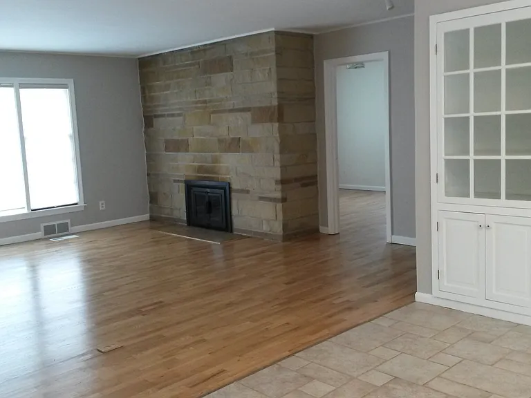 1279 Pontiac Rd — Photo 10