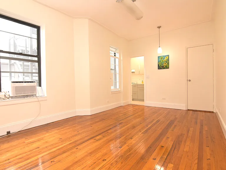668 Riverside Dr #5A — Photo 3